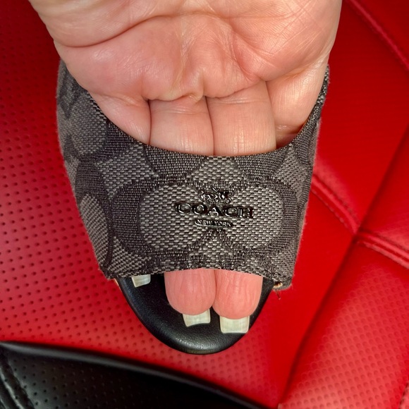 Coach - Picture 2 of 8